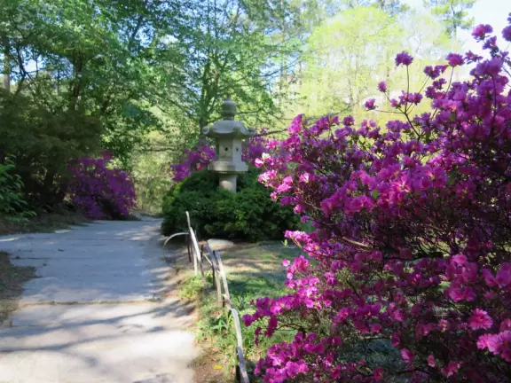 Large world-class garden with lakeside allees, flower terraces, and small Japanese garden.